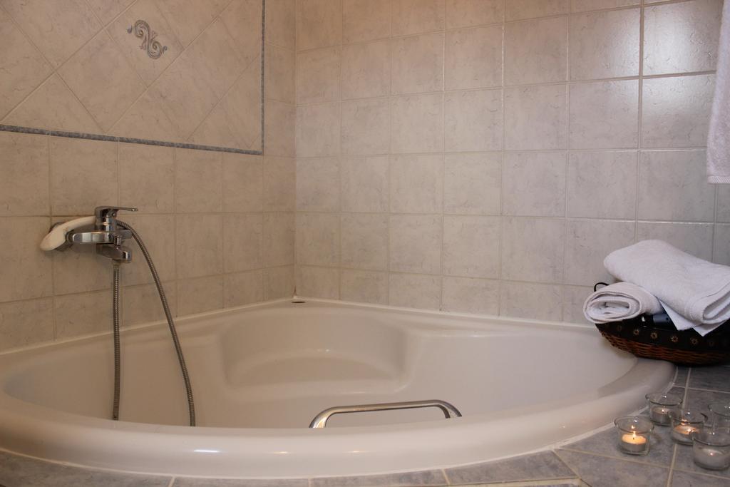 Pinehouse King Suite Νικήτη Εξωτερικό φωτογραφία